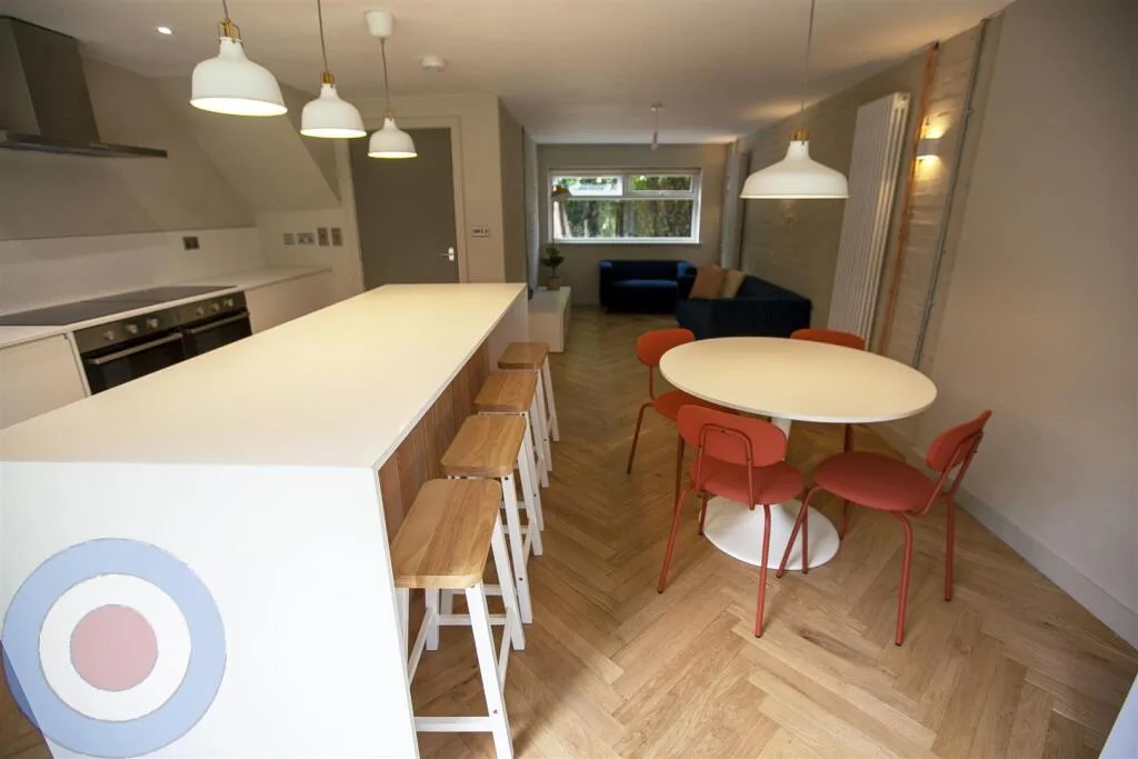 8 bedroom terraced house for rent