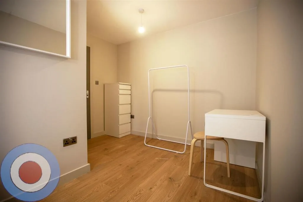 8 bedroom terraced house for rent