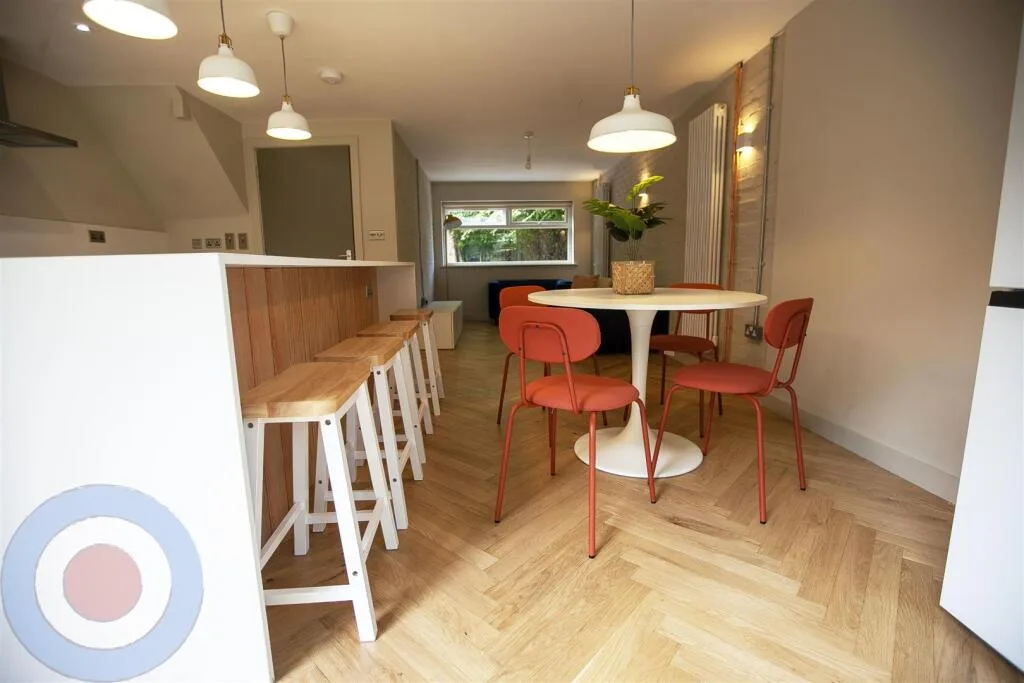 8 bedroom terraced house for rent