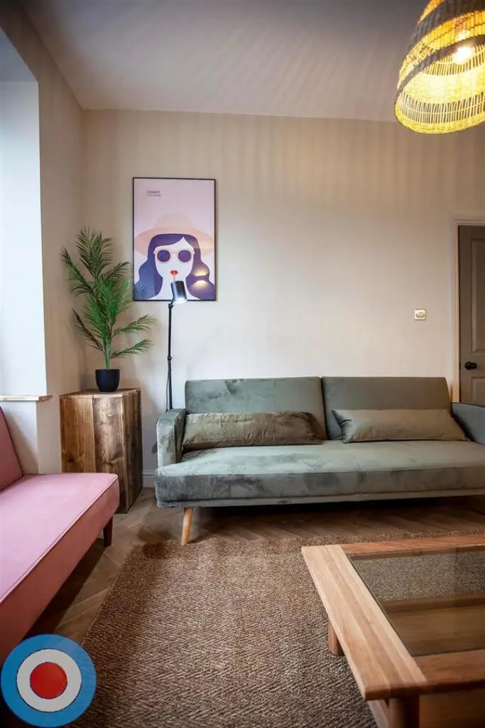 6 bedroom terraced house for rent
