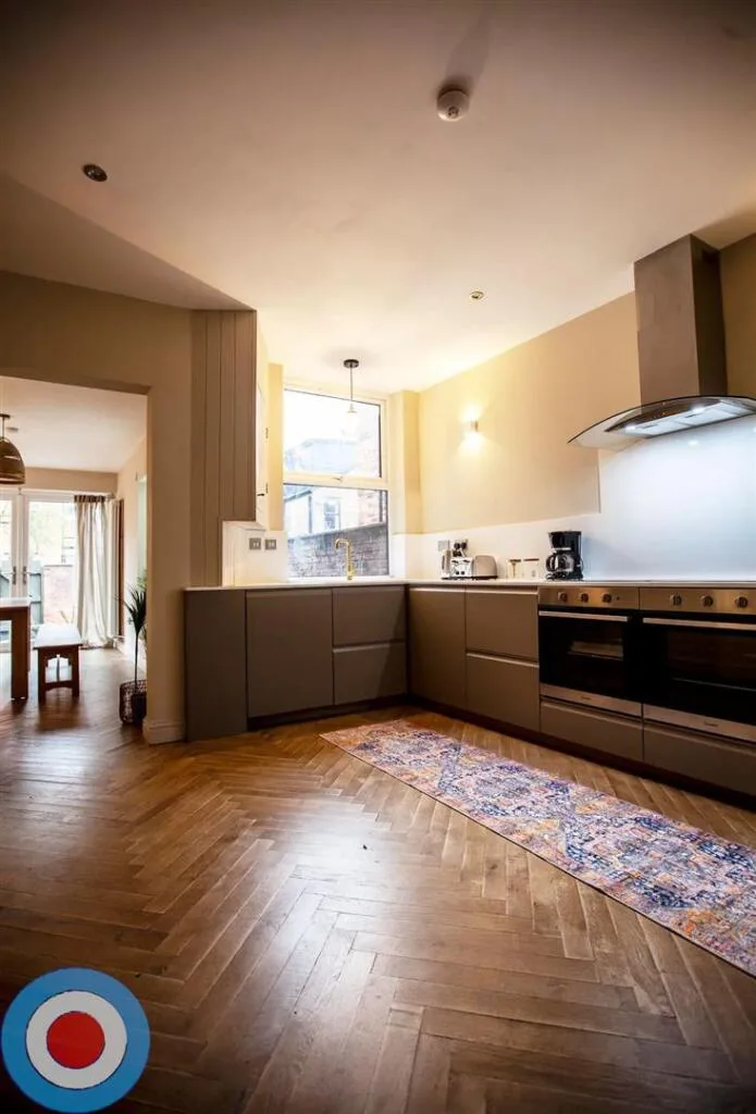 6 bedroom terraced house for rent