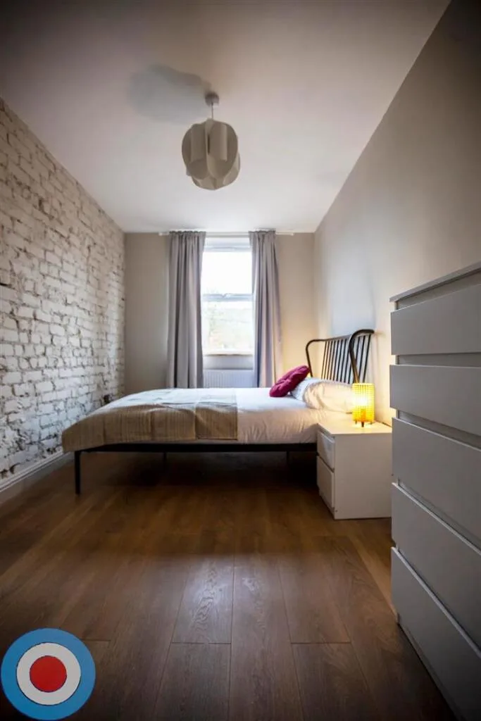 6 bedroom terraced house for rent