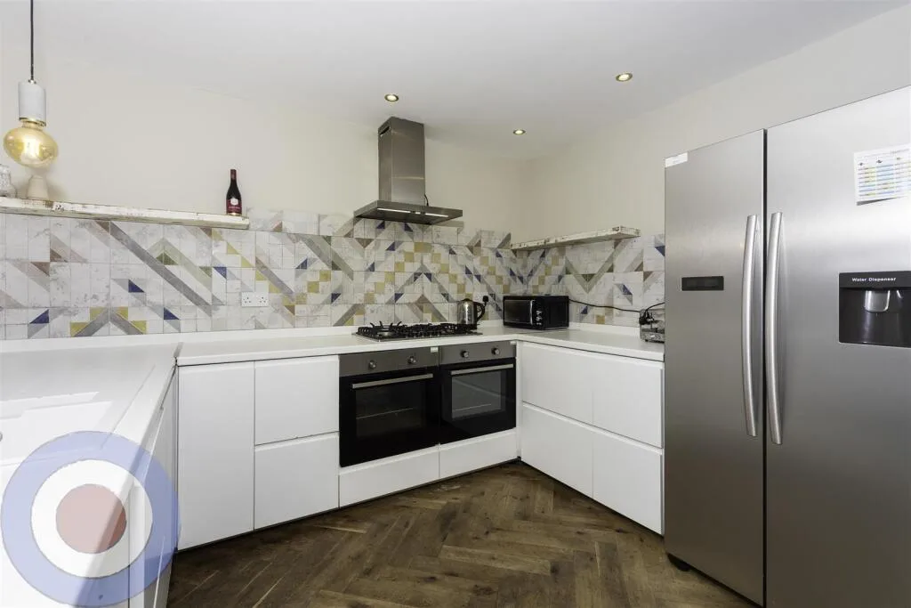 5 bedroom end of terrace house for rent