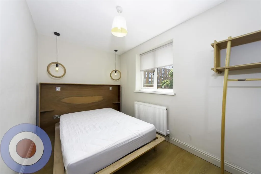 5 bedroom end of terrace house for rent