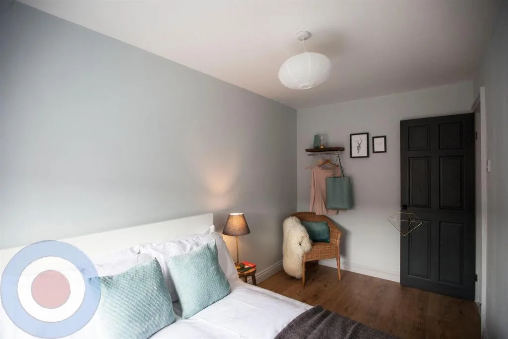 5 bedroom end of terrace house for rent