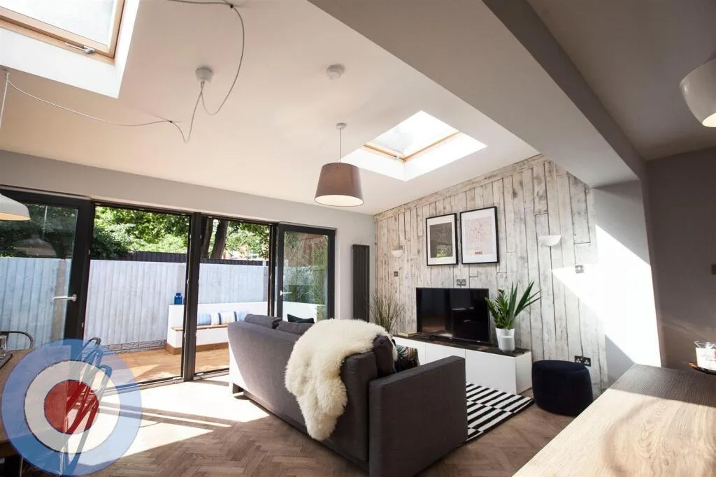 5 bedroom end of terrace house for rent