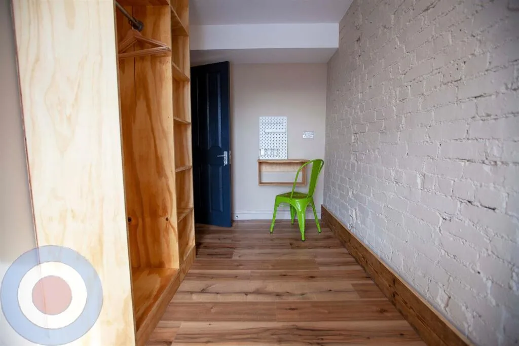 8 bedroom house for rent