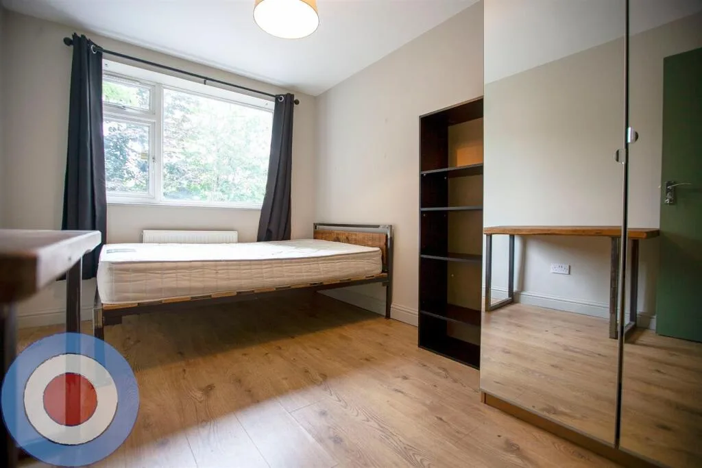 8 bedroom detached house for rent