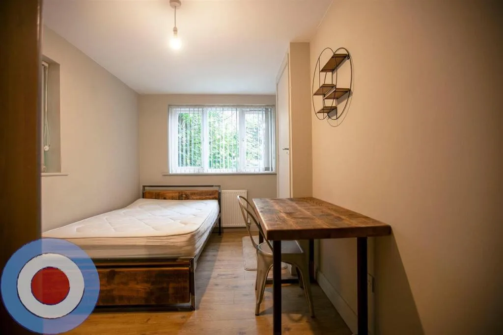 8 bedroom detached house for rent