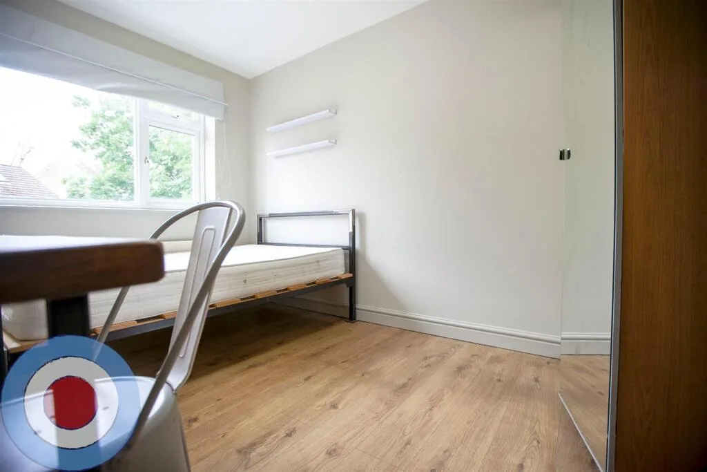 8 bedroom detached house for rent