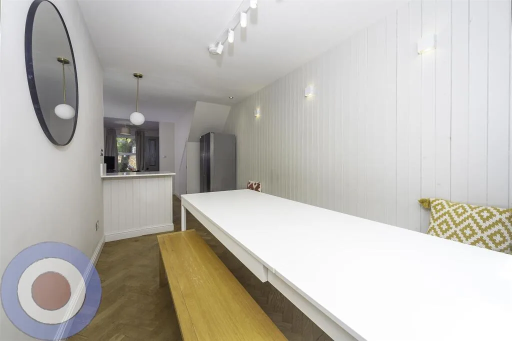 5 bedroom terraced house for rent