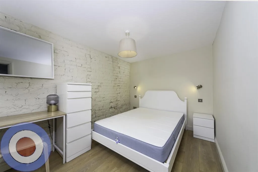5 bedroom terraced house for rent