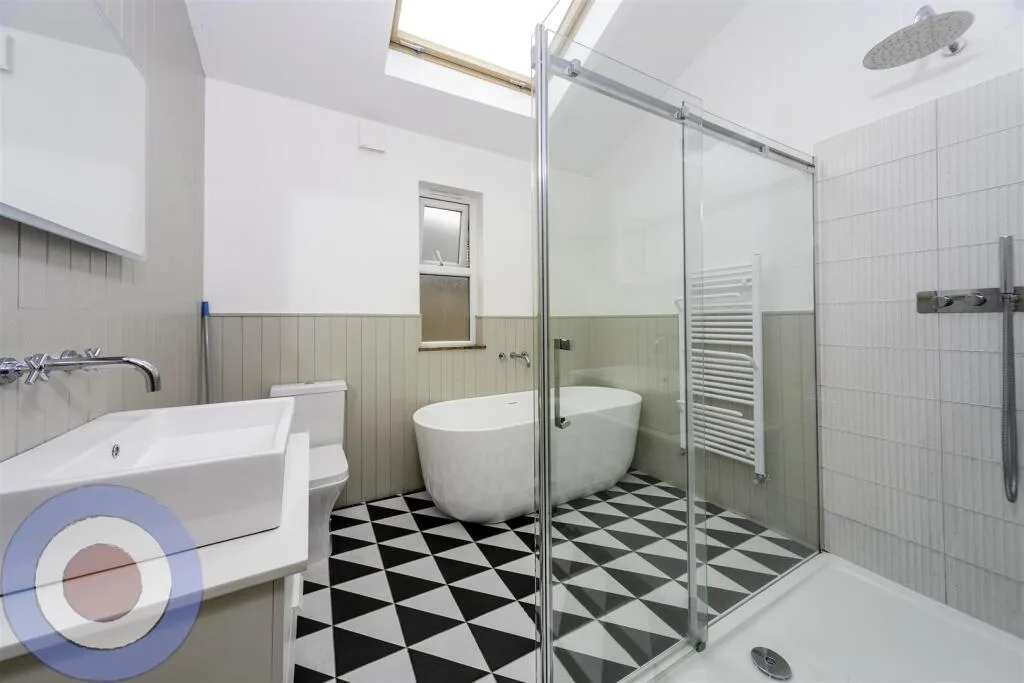 9 bedroom terraced house for rent