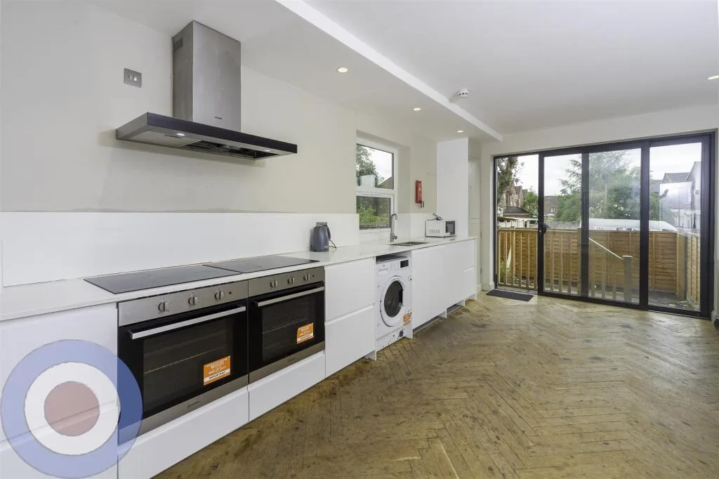 9 bedroom terraced house for rent