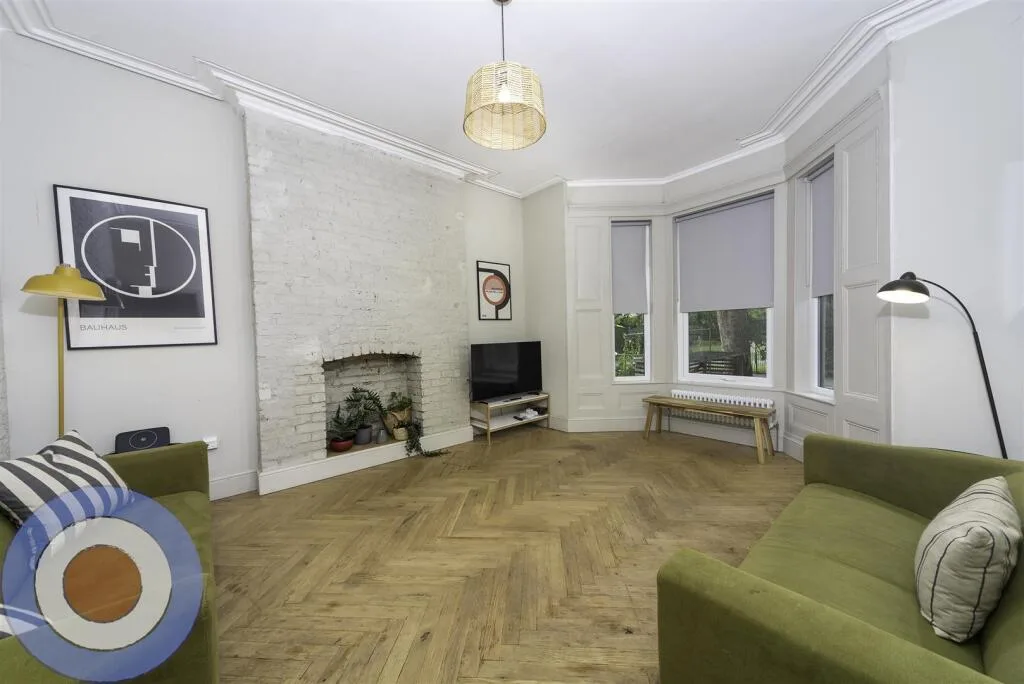 9 bedroom end of terrace house for rent