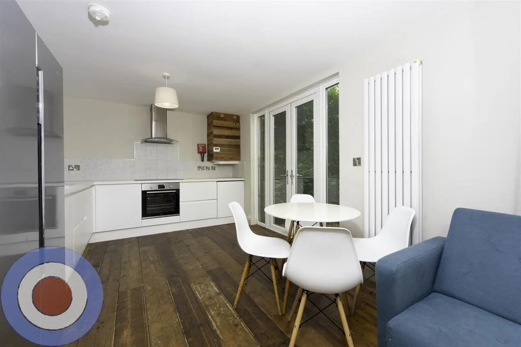5 bedroom terraced house for rent