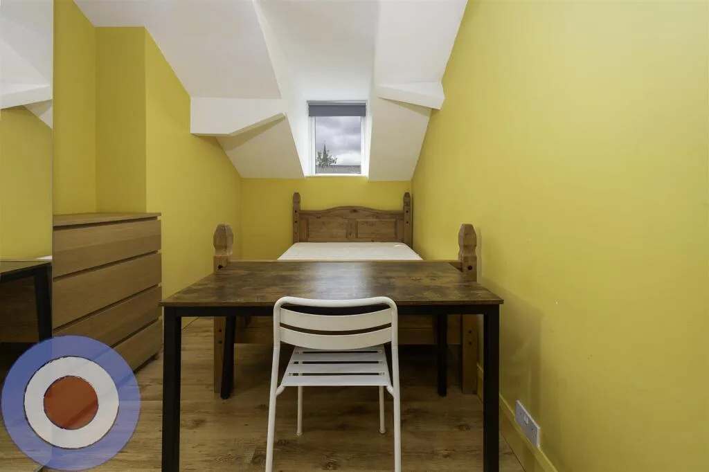 5 bedroom terraced house for rent