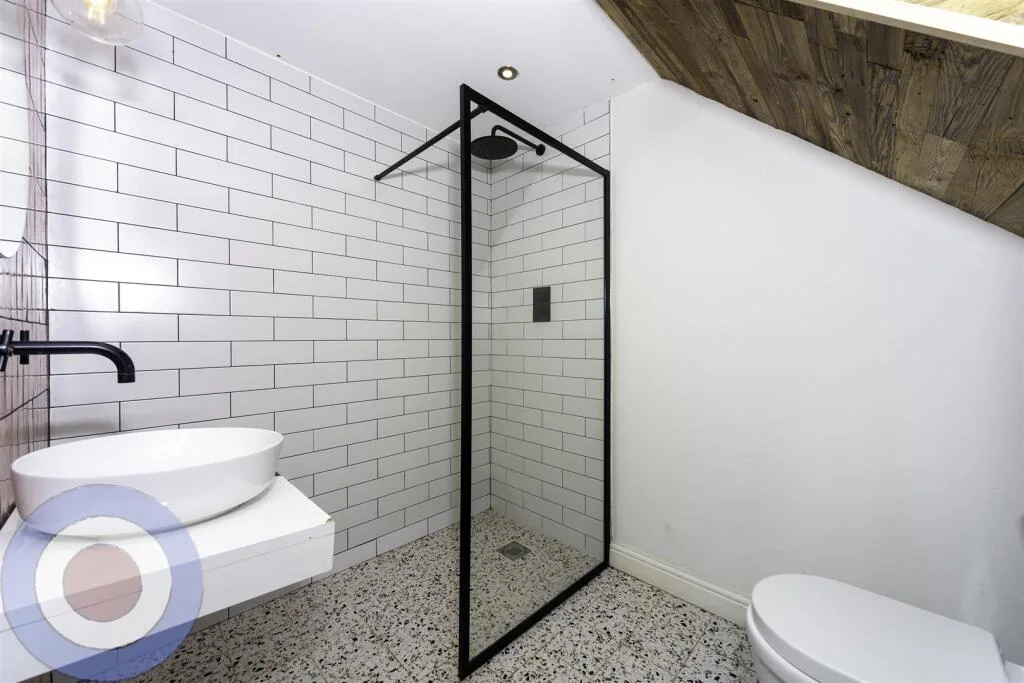 5 bedroom terraced house for rent