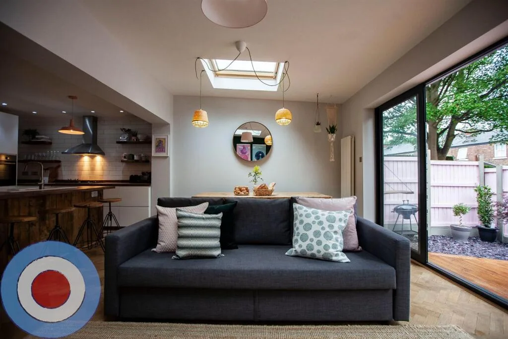 5 bedroom end of terrace house for rent