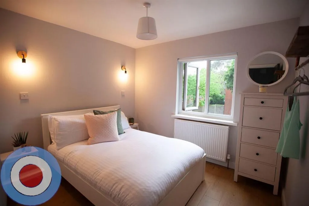 5 bedroom end of terrace house for rent