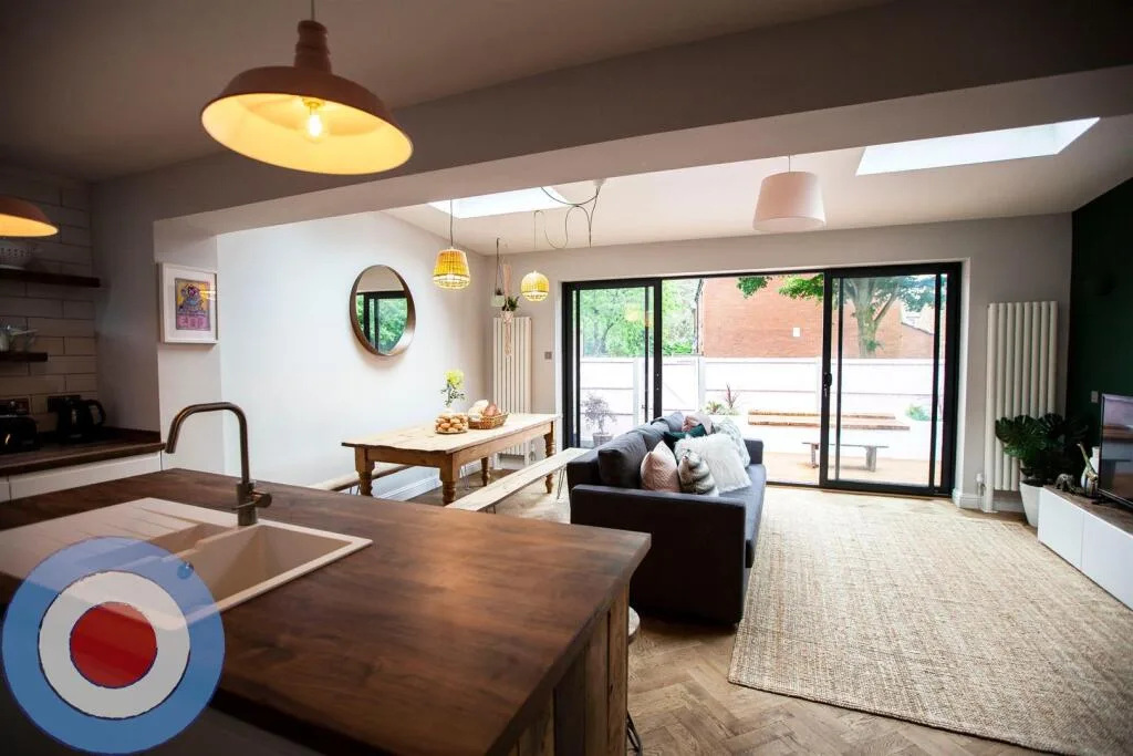 5 bedroom end of terrace house for rent