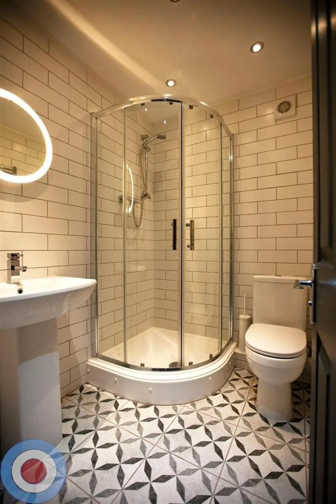 5 bedroom end of terrace house for rent