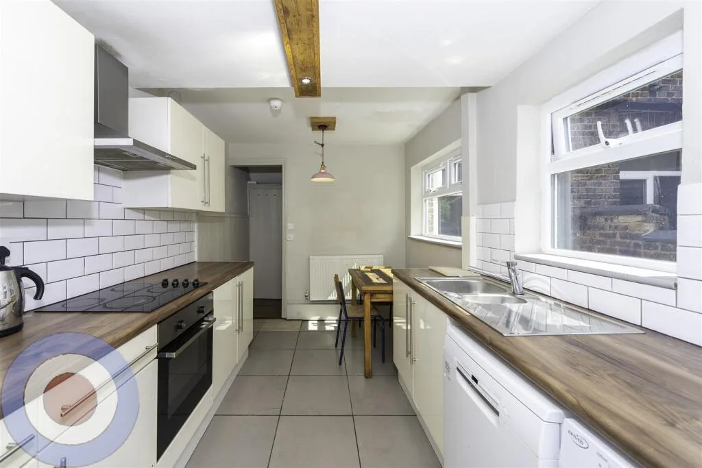 5 bedroom terraced house for rent