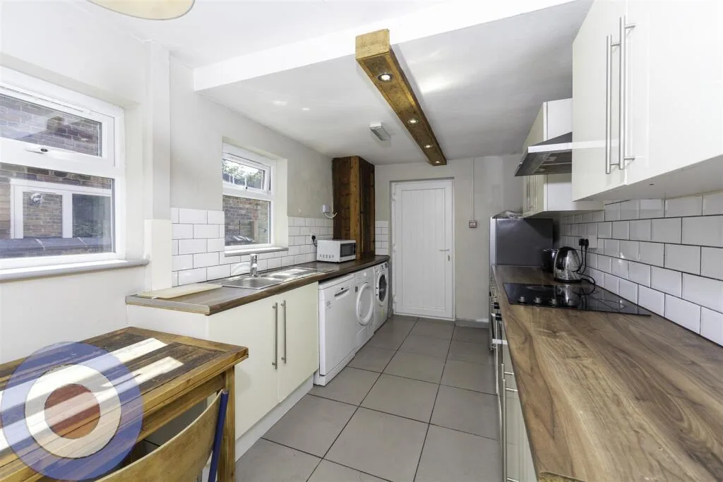 5 bedroom terraced house for rent