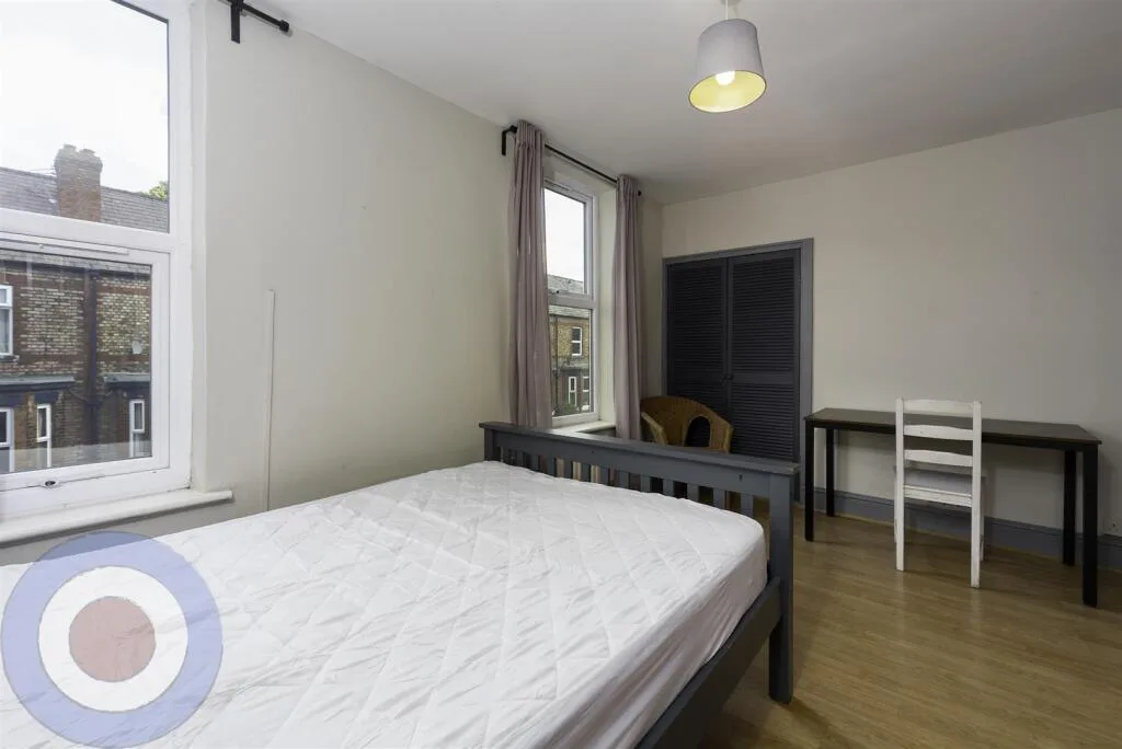 5 bedroom terraced house for rent