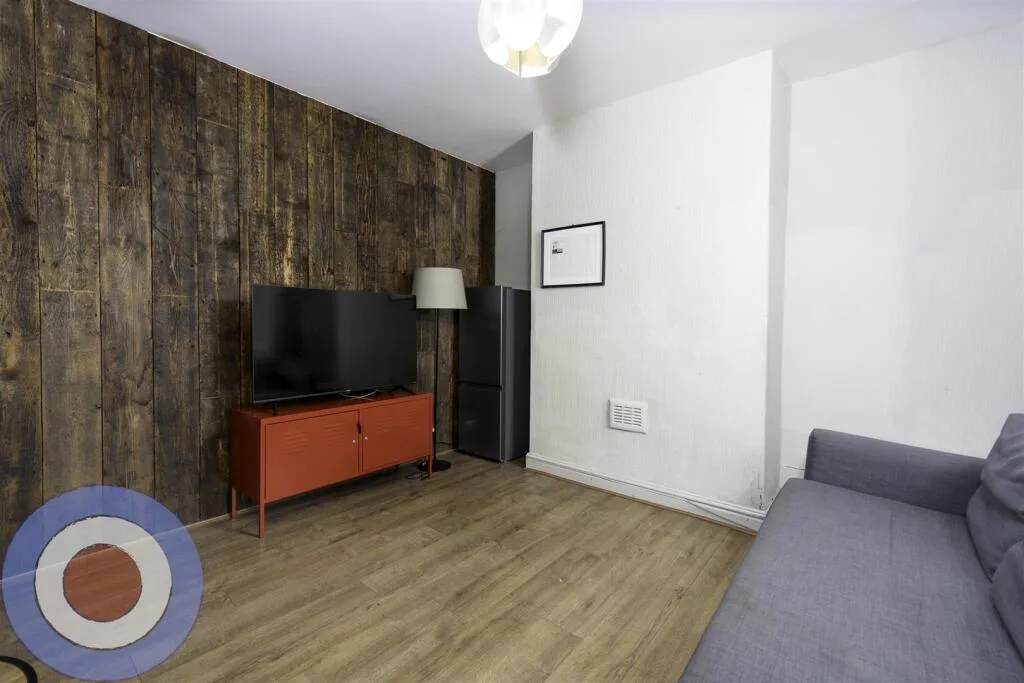 5 bedroom terraced house for rent