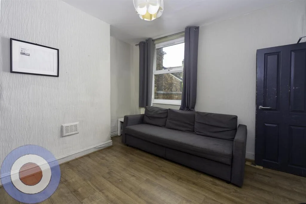 5 bedroom terraced house for rent
