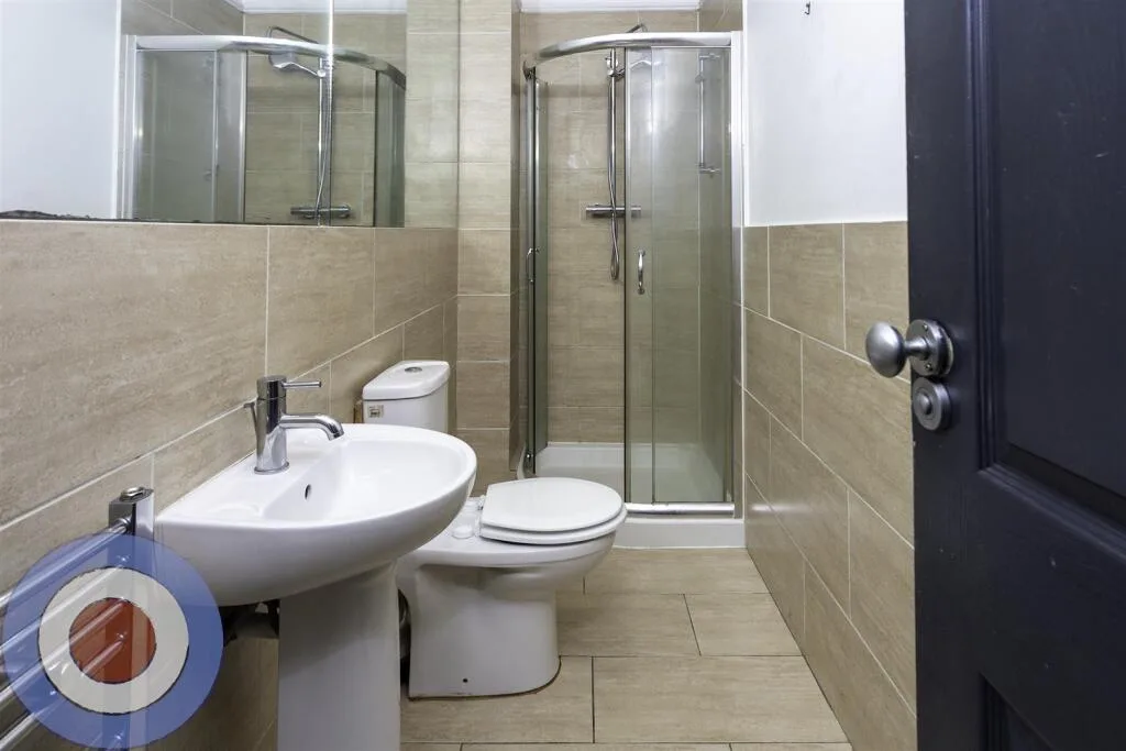 5 bedroom terraced house for rent