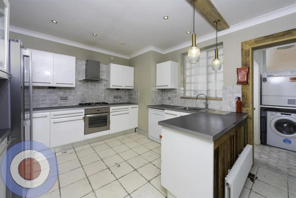 8 bedroom house for rent