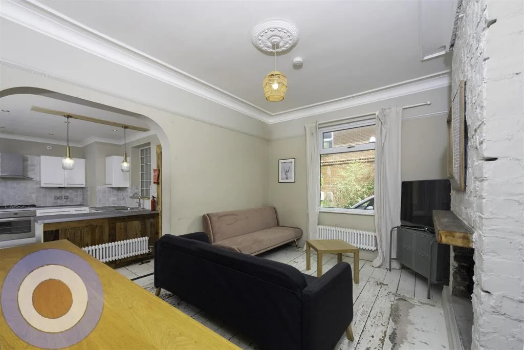 8 bedroom house for rent