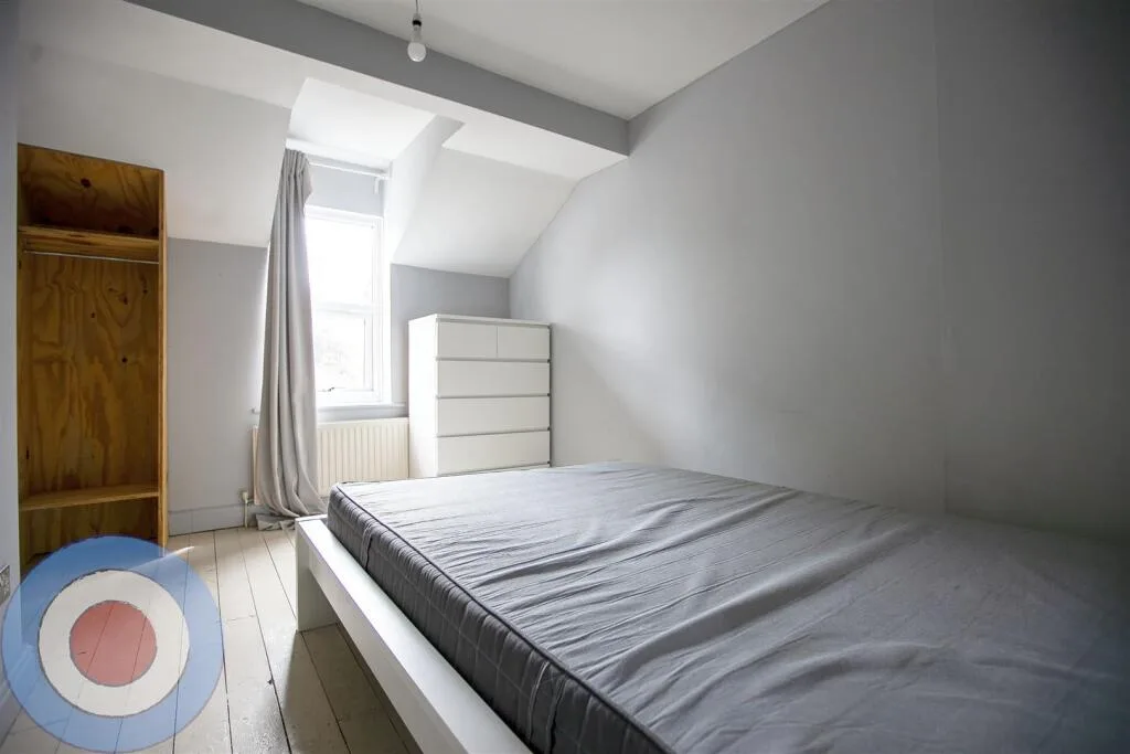 8 bedroom terraced house for rent
