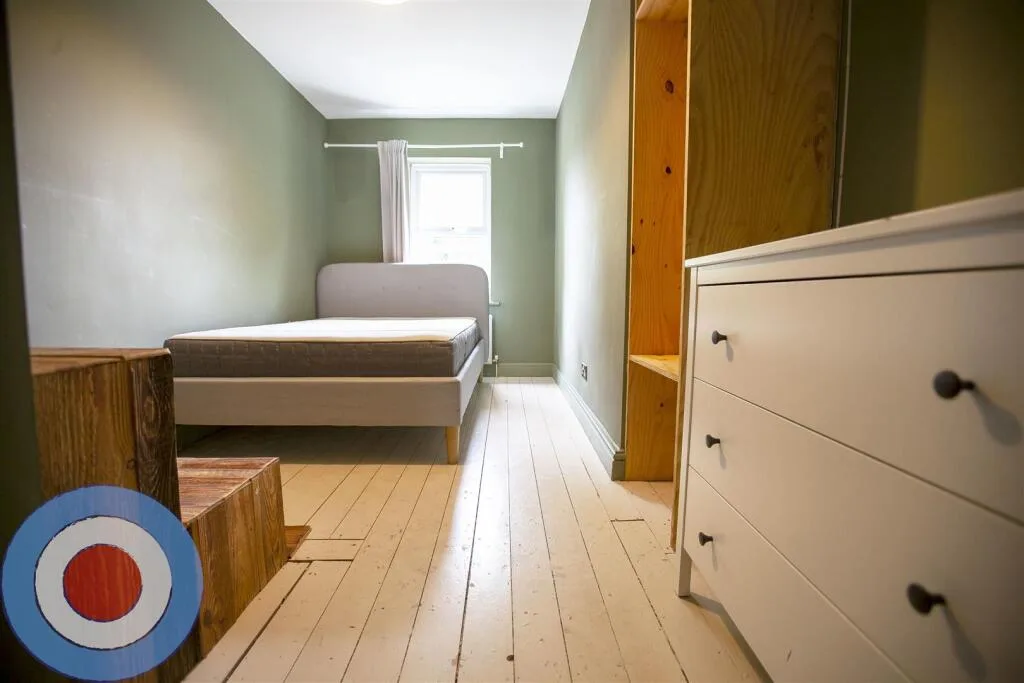 8 bedroom terraced house for rent