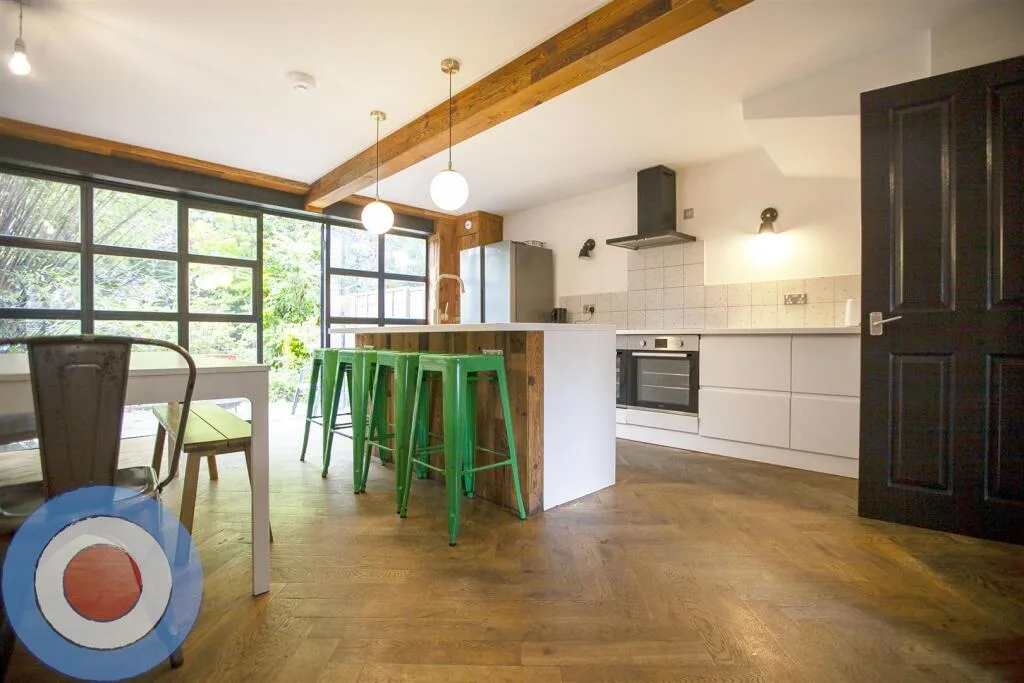 8 bedroom terraced house for rent