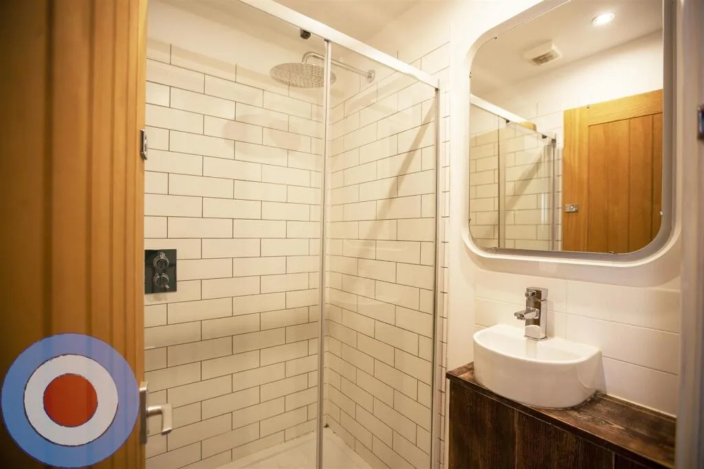 8 bedroom terraced house for rent