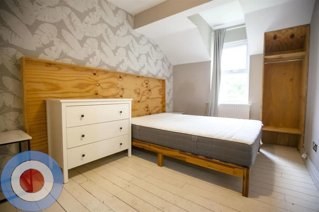 8 bedroom terraced house for rent