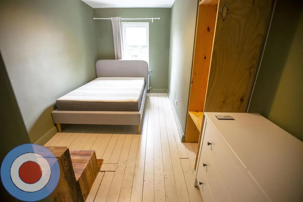 8 bedroom terraced house for rent
