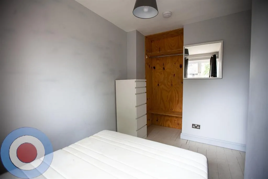 8 bedroom terraced house for rent