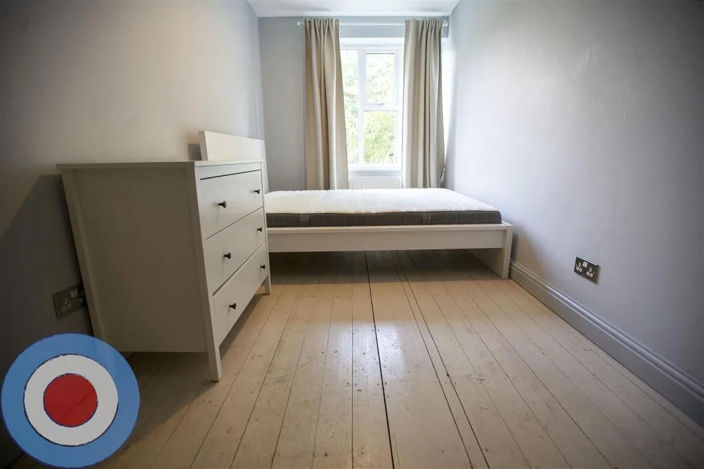 8 bedroom terraced house for rent