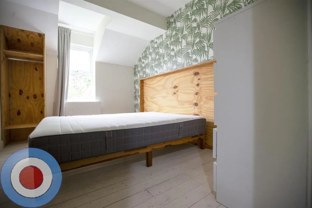 8 bedroom terraced house for rent