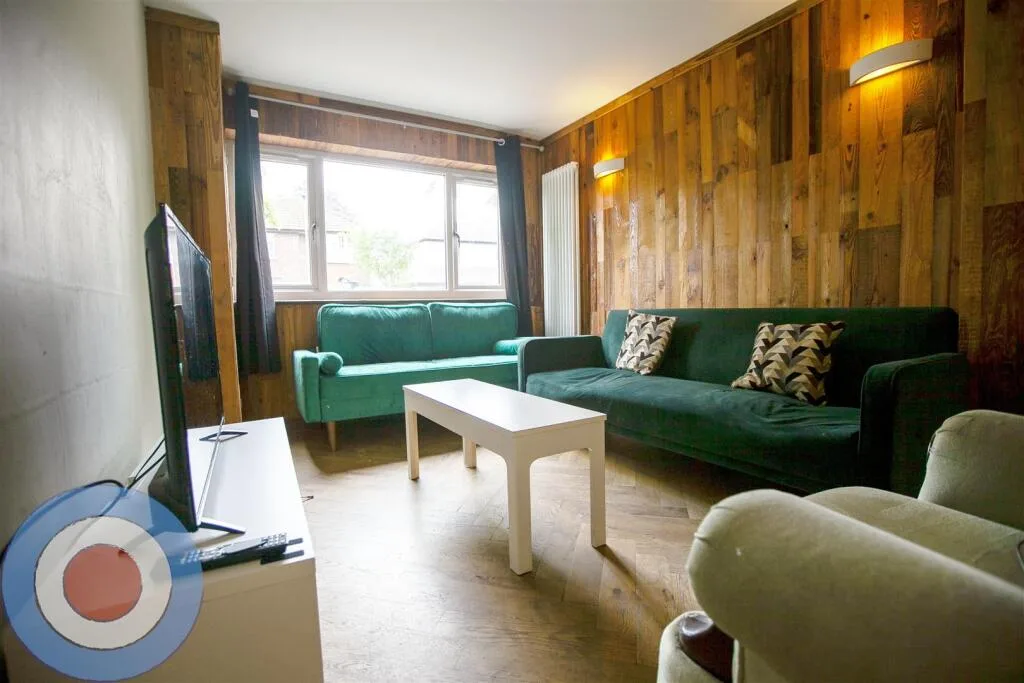 8 bedroom terraced house for rent