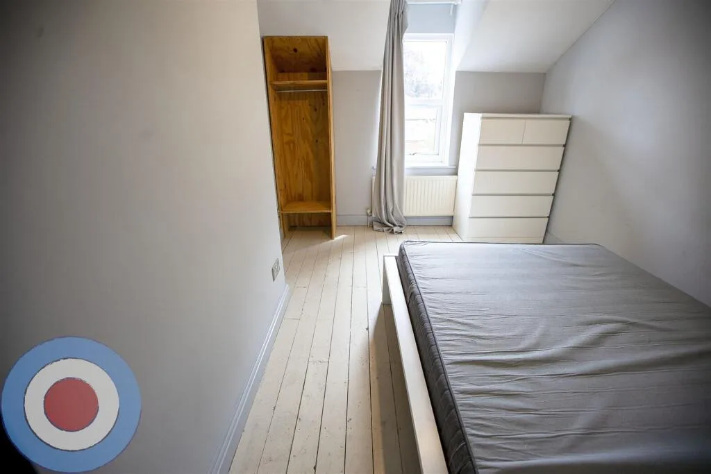 8 bedroom terraced house for rent