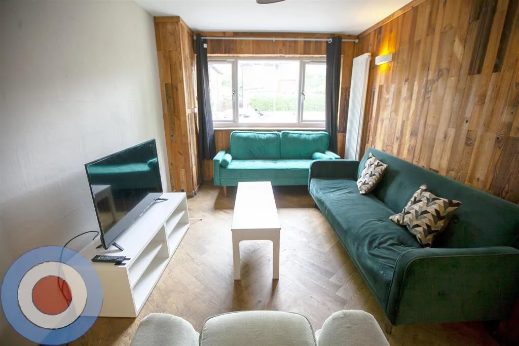 8 bedroom terraced house for rent