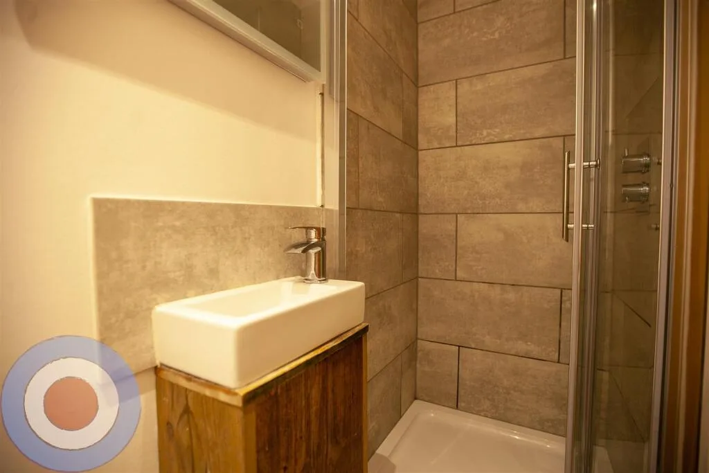 8 bedroom terraced house for rent