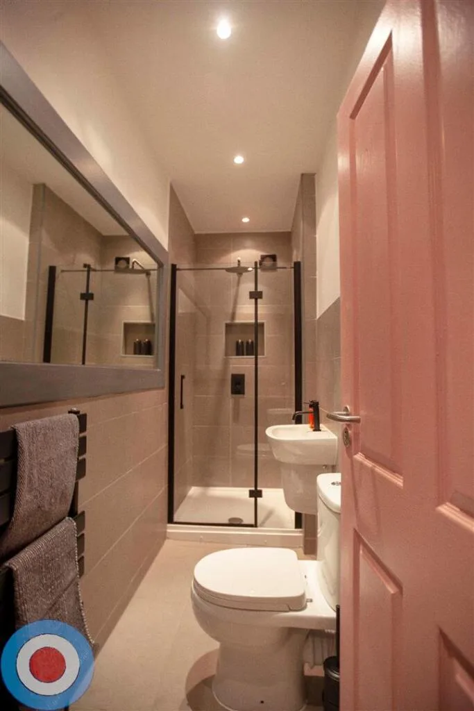 8 bedroom end of terrace house for rent