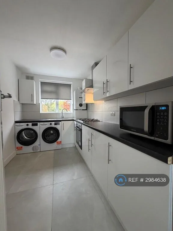 3 bedroom semi-detached house for rent
