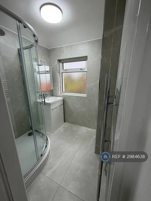3 bedroom semi-detached house for rent